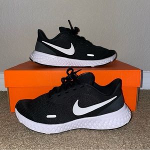 GENTLY USED Nike Revolution 5 Running Shoe